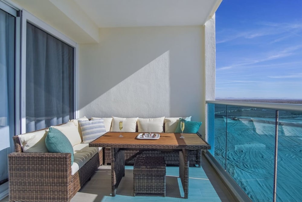 Beachy Condo - 2BR 2B