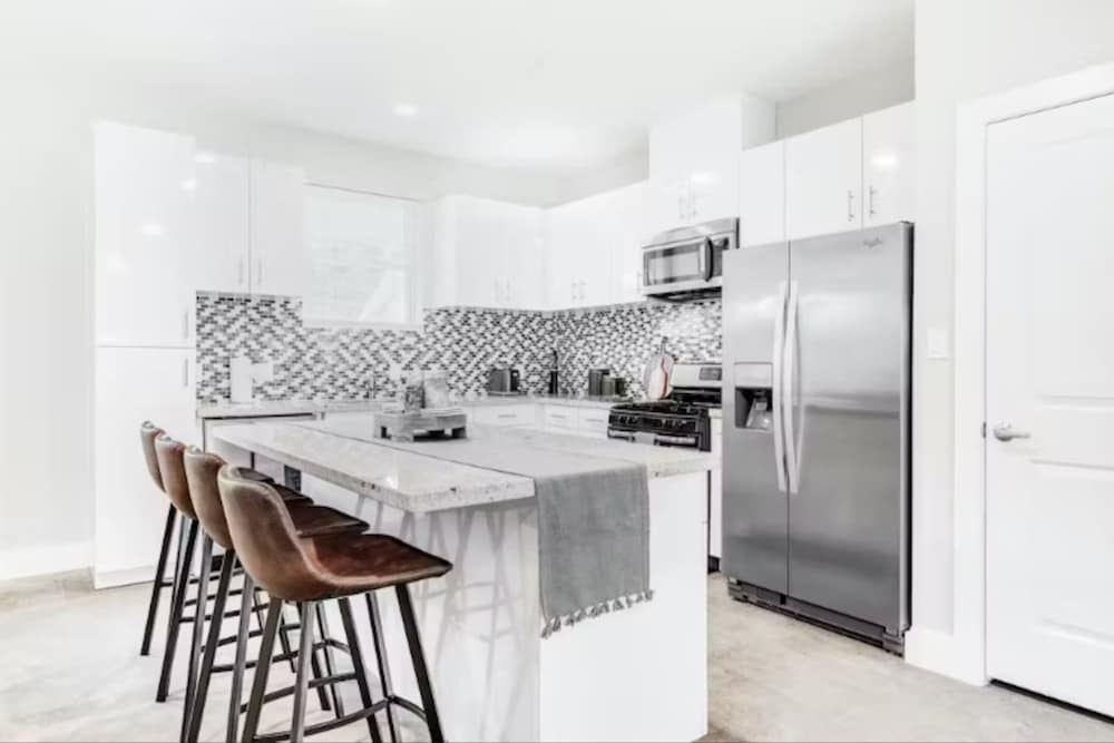 Stylish 3BR Townhome Near Downtown The Heights