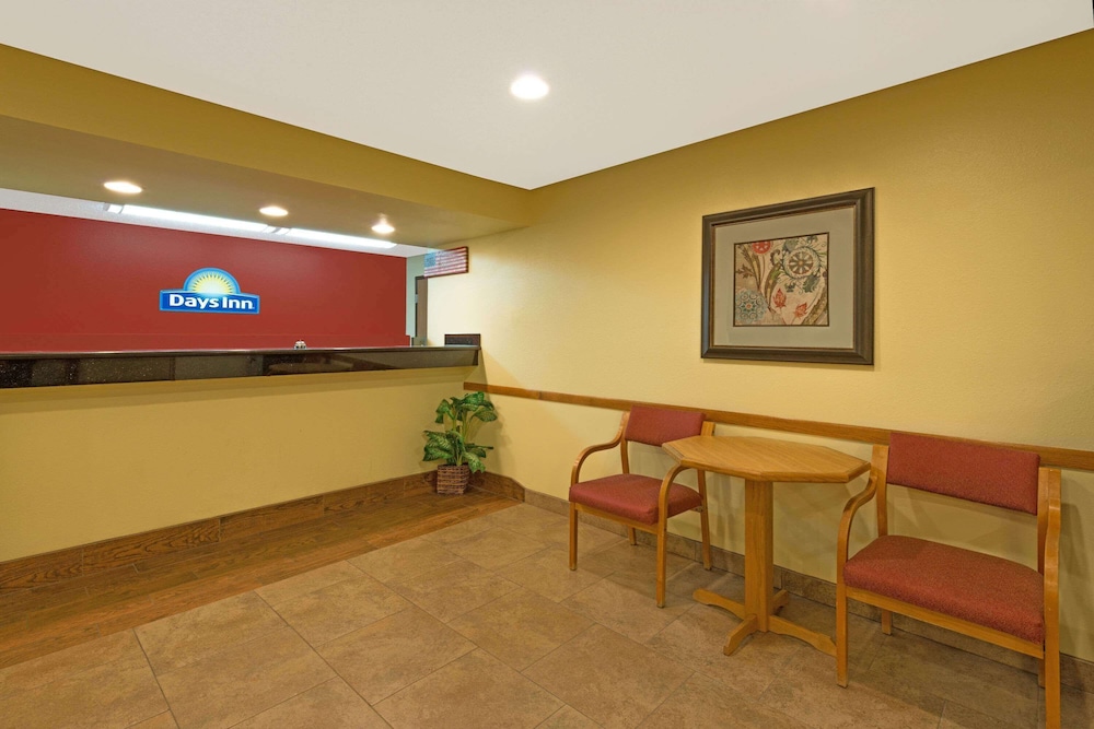 Days Inn by Wyndham Cameron view 2