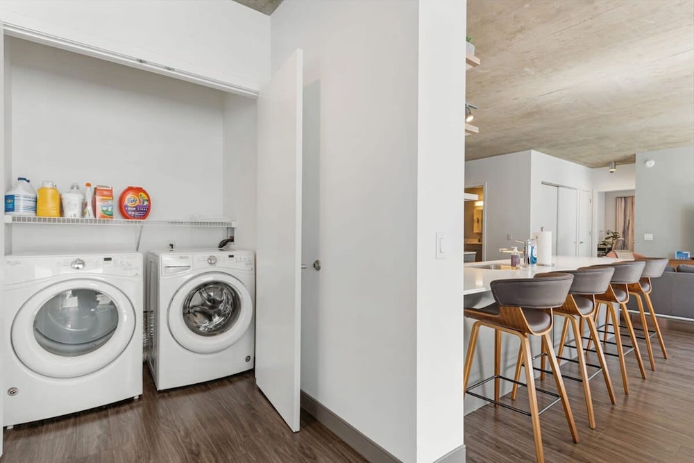 Group Home 3 Luxe Apts Spacious Central