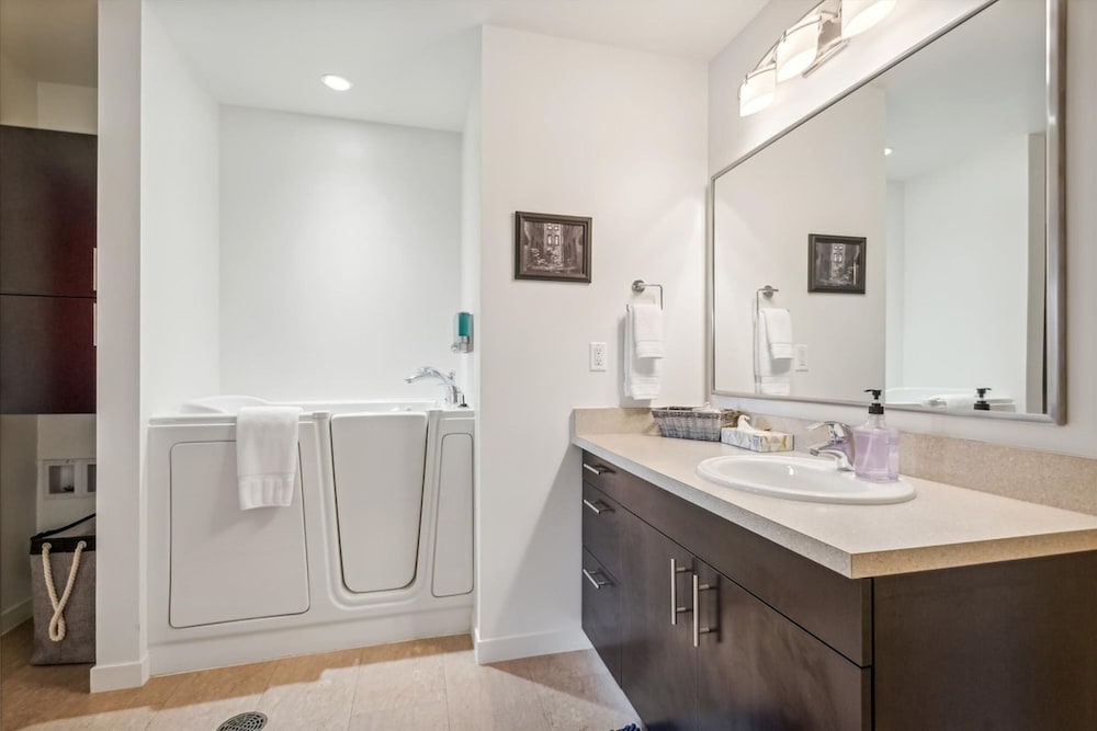 Chinook Suite - 203 in Portland