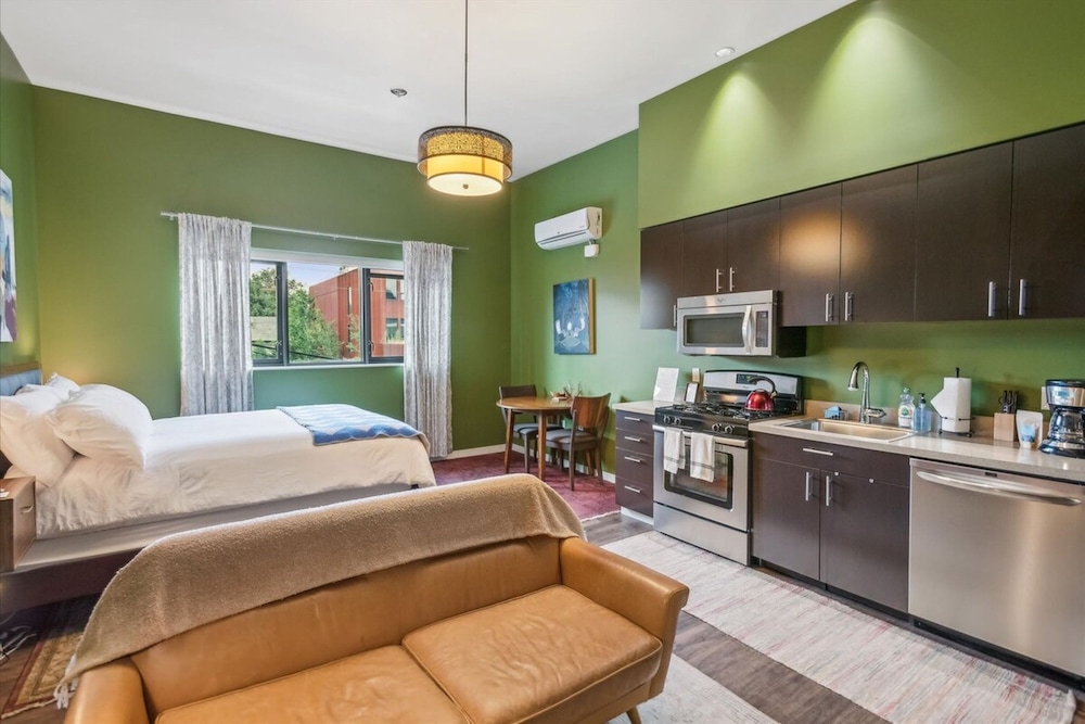 Hazelnut Suite - 204