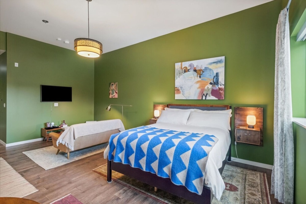Hazelnut Suite - 204