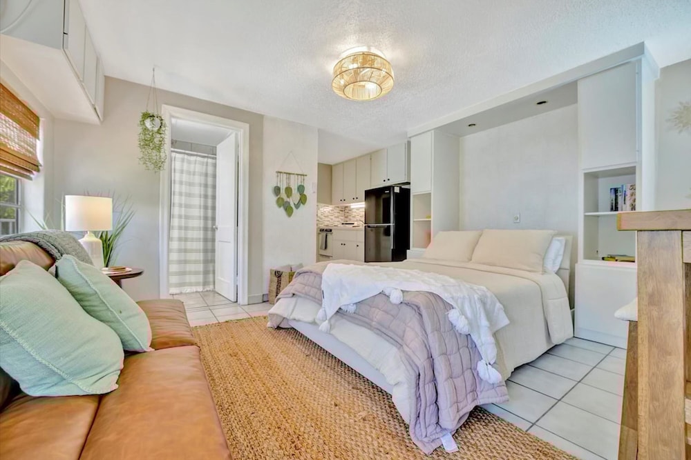 Corner Balcony Suite Across From Beach htd Pool