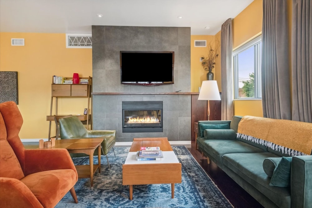 Meadowlark Suite - 201 2b1b