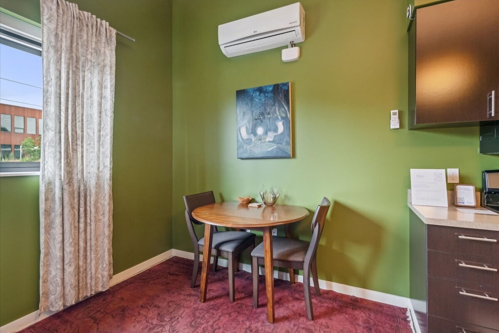 Hazelnut Suite - 204