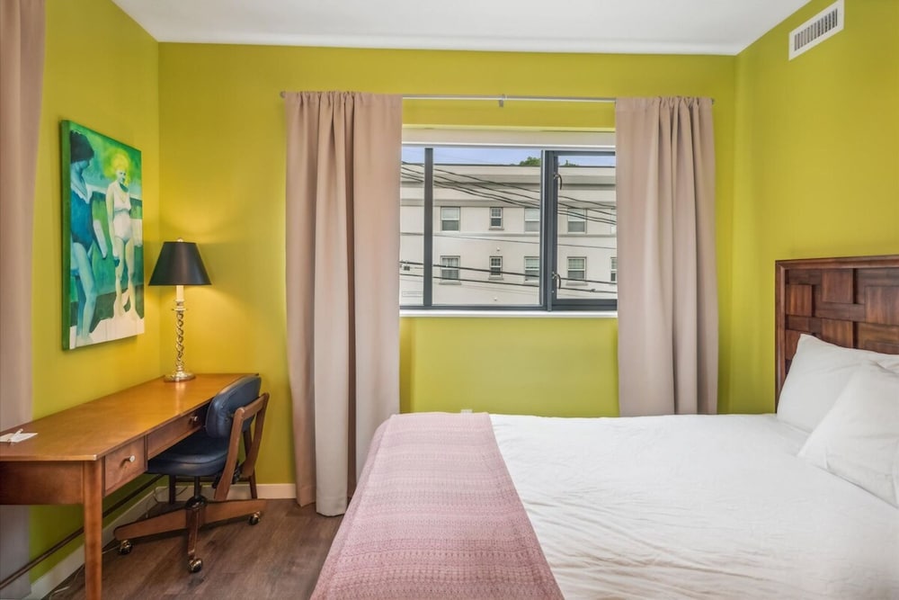 Sunstone Suite - 202