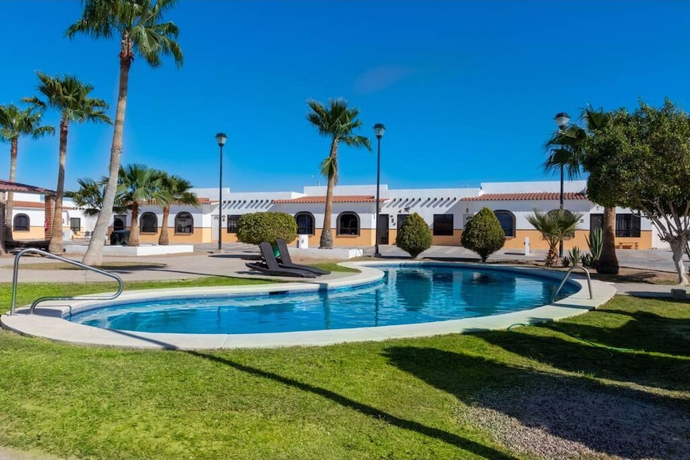 Mexican Ambience Townhome With Pool 31