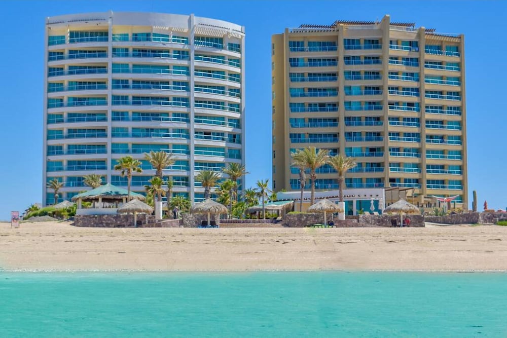 Beachfront Condo With Pools Beach Access
