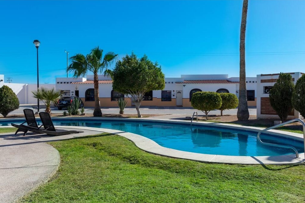 Mexican Ambience Townhome With Pool 2