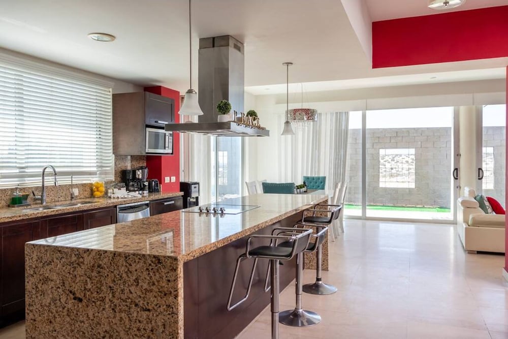 Hidden Gem Villa With Serene Beach Pool Access