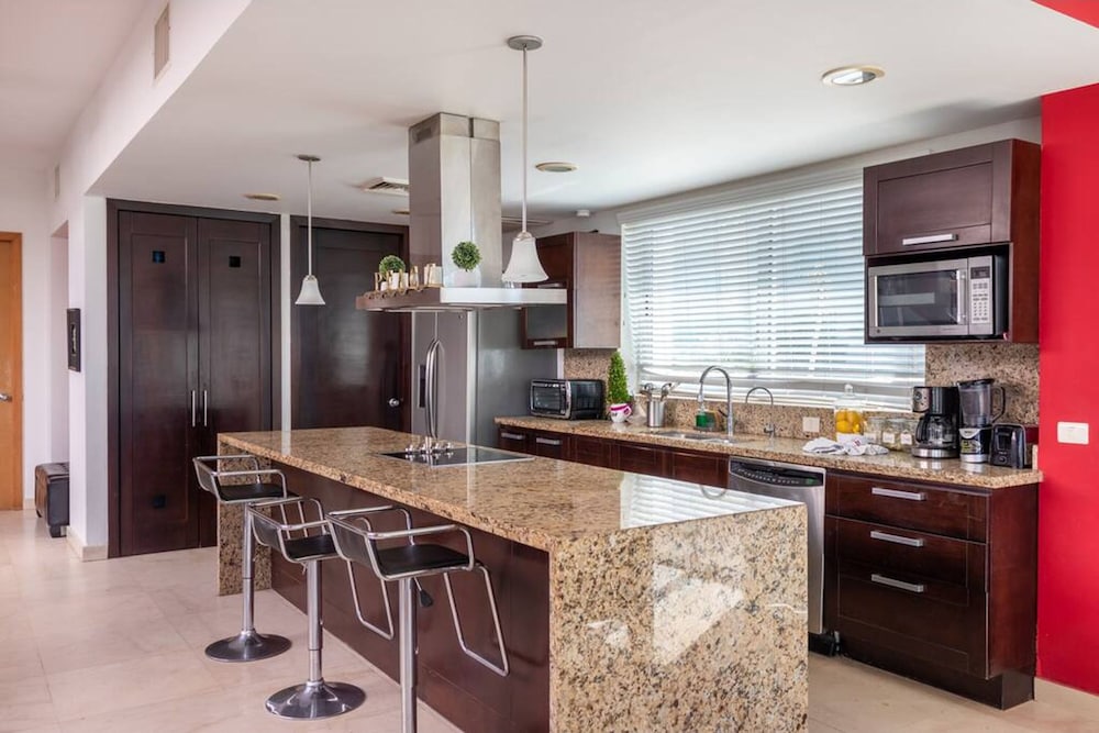 Hidden Gem Villa With Serene Beach Pool Access