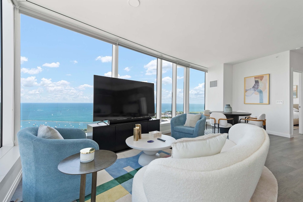 Panoramic Lake Views Premier Amenities for Groups