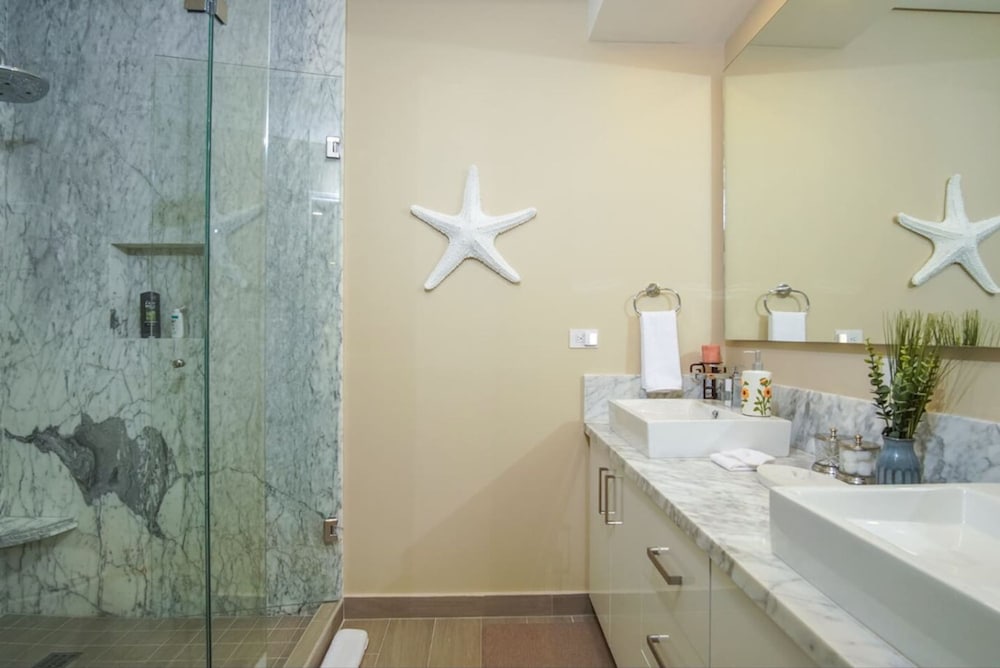 2 BR Ocean Front Pool