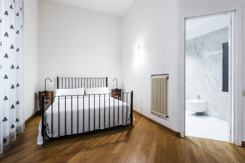 Agata Apartment With Balcony by Wonderful Italy