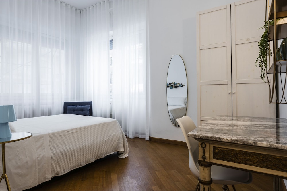 Agata Apartment With Balcony by Wonderful Italy