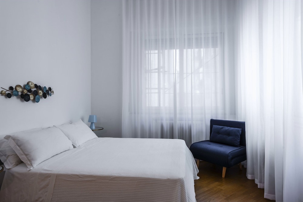 Agata Apartment With Balcony by Wonderful Italy