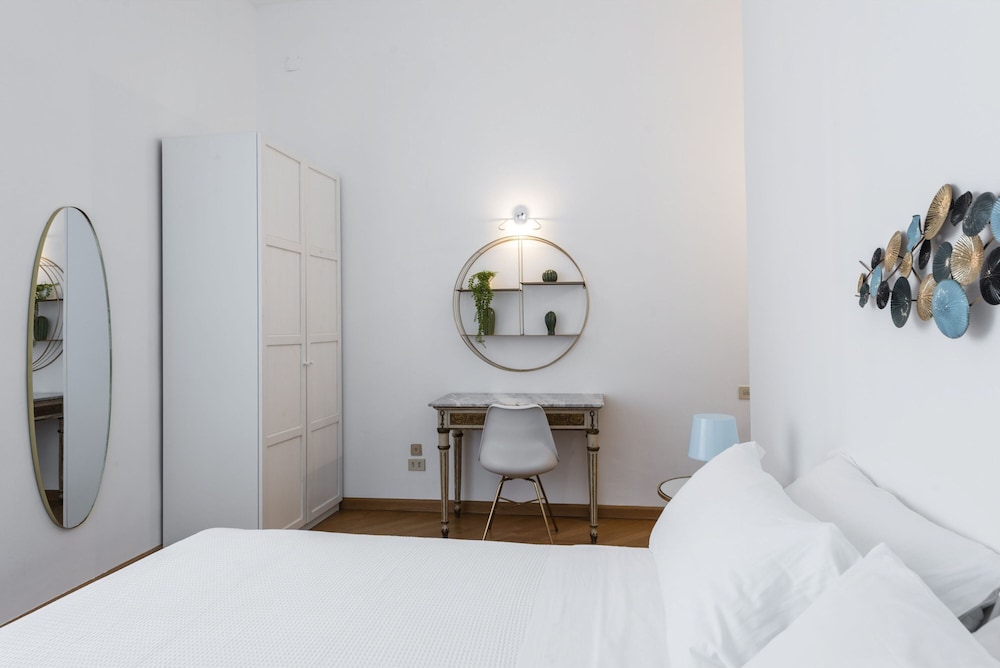 Agata Apartment With Balcony by Wonderful Italy