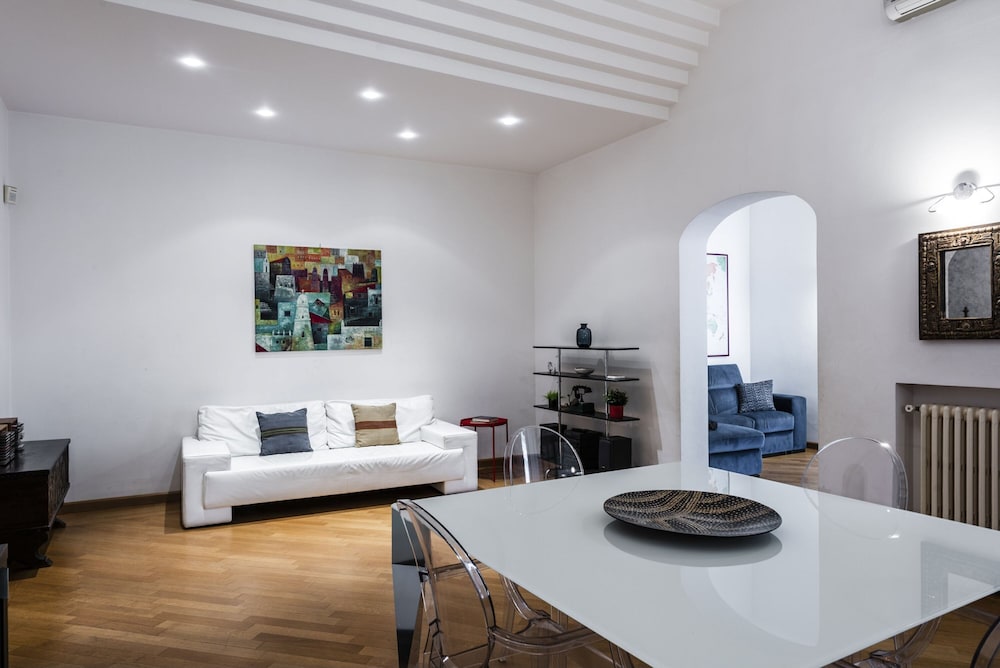 Agata Apartment With Balcony by Wonderful Italy