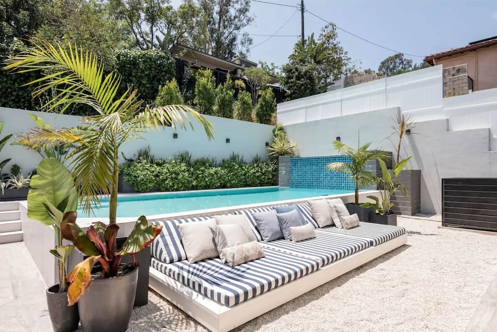 Hollywood Hills Heatpool BBQ Prime Location