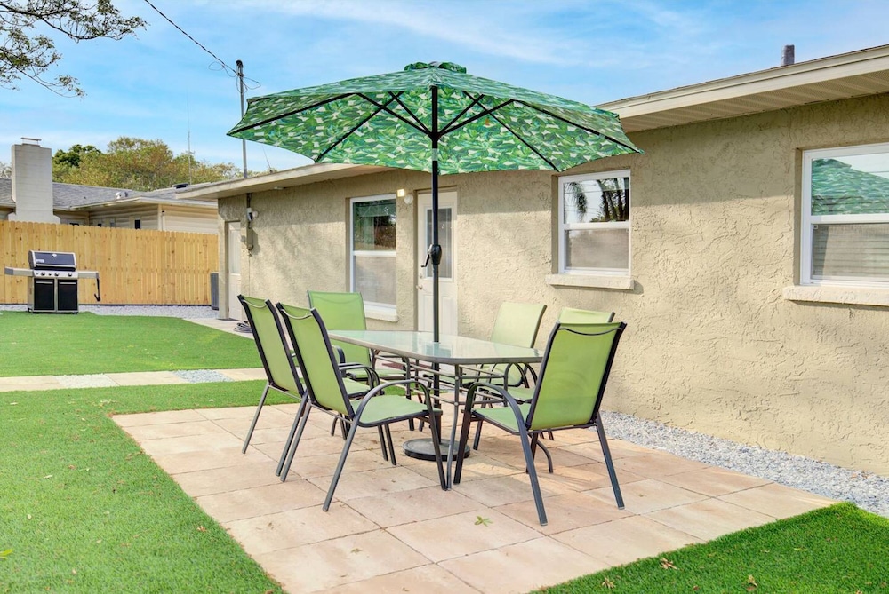 Palm Oasis 2 2 Serene Backyard Private Poolside