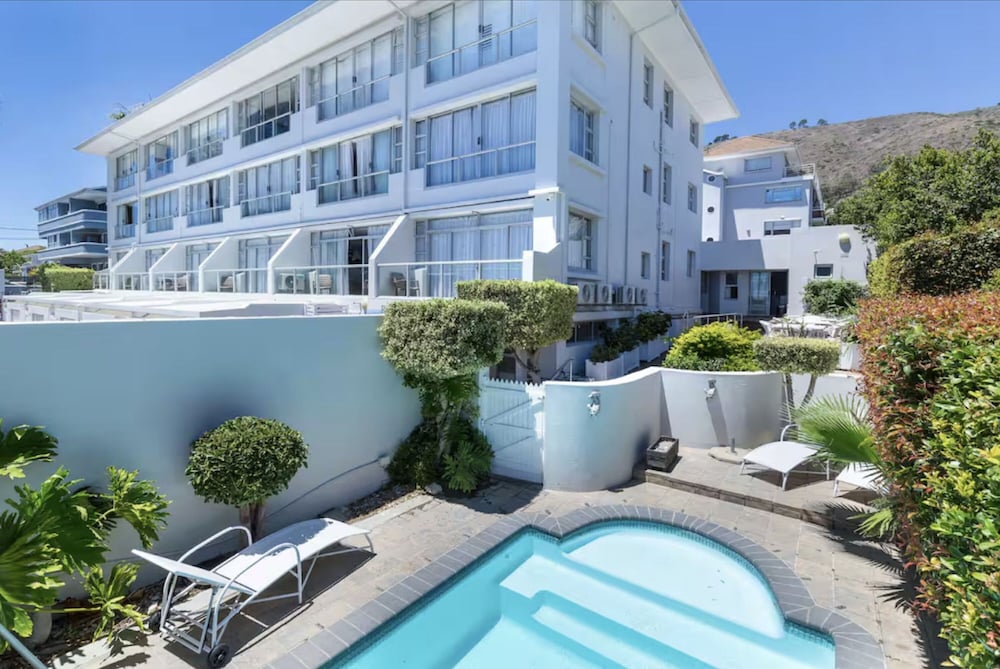 Seaview Bliss a Sunny Apartment and Pool