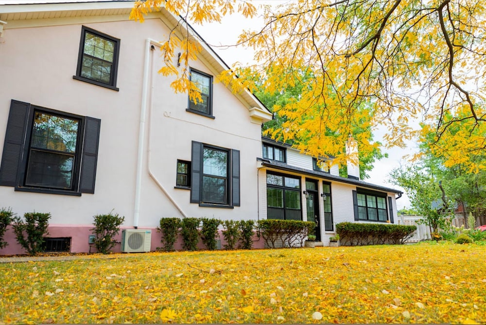 Modern Apt Neardowntown Ideal for Long Stays - U3
