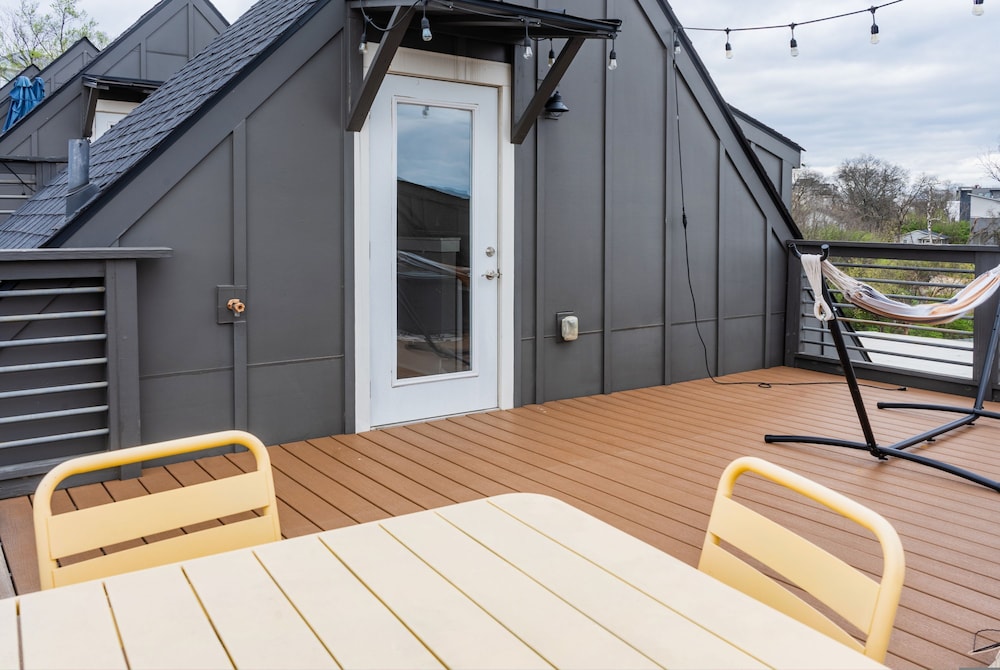 Modern Nashville Townhouse Rooftop Garage