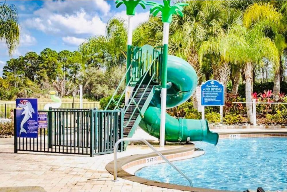 Amazing 4bdr House w Pool - PP