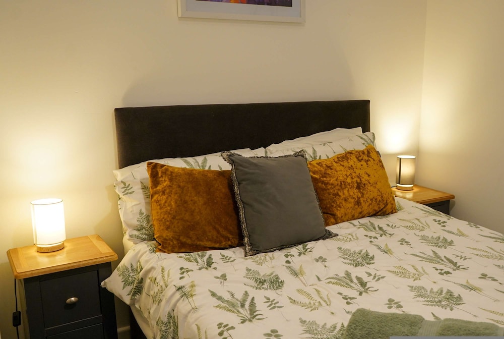 Ivy Cellar With 2 Bedrooms and 1 Bathrooms
