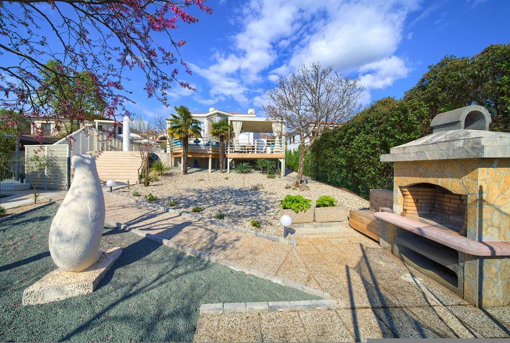 Villa Piano With sea View
