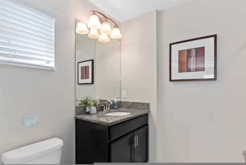 Free Amenities Spacious Home King Beds