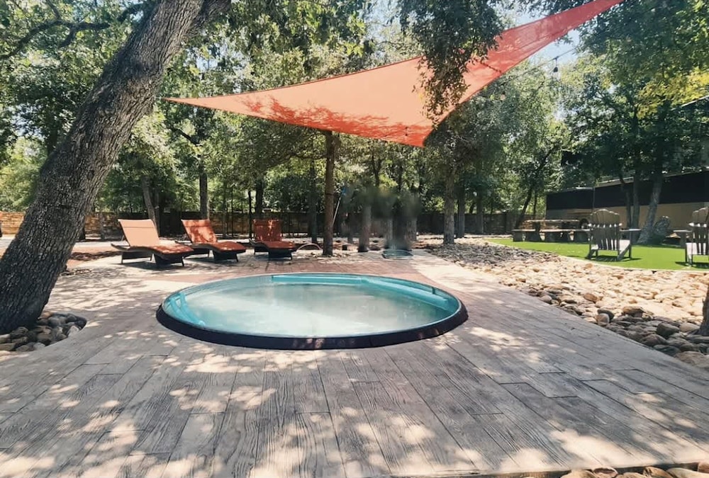Lux Lounge 7744 Ranch Resort Austin - Cota