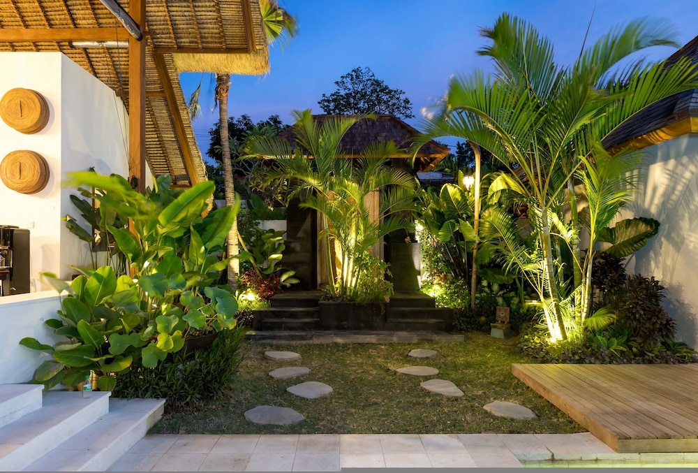 Villa Chempaka by Alfred in Bali - New Luxe Tropical 4BR Dream Villa in Canggu