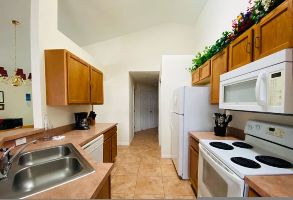 Ezra s Vacation Home view 3