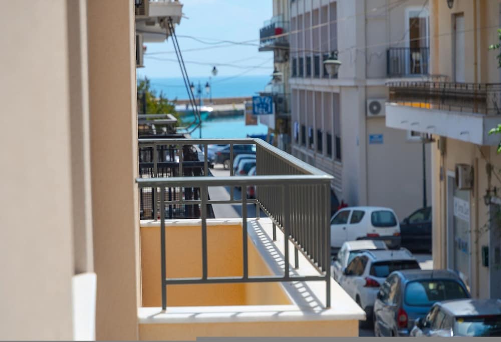 Elegant City Apartment - 250m From Solomos Square