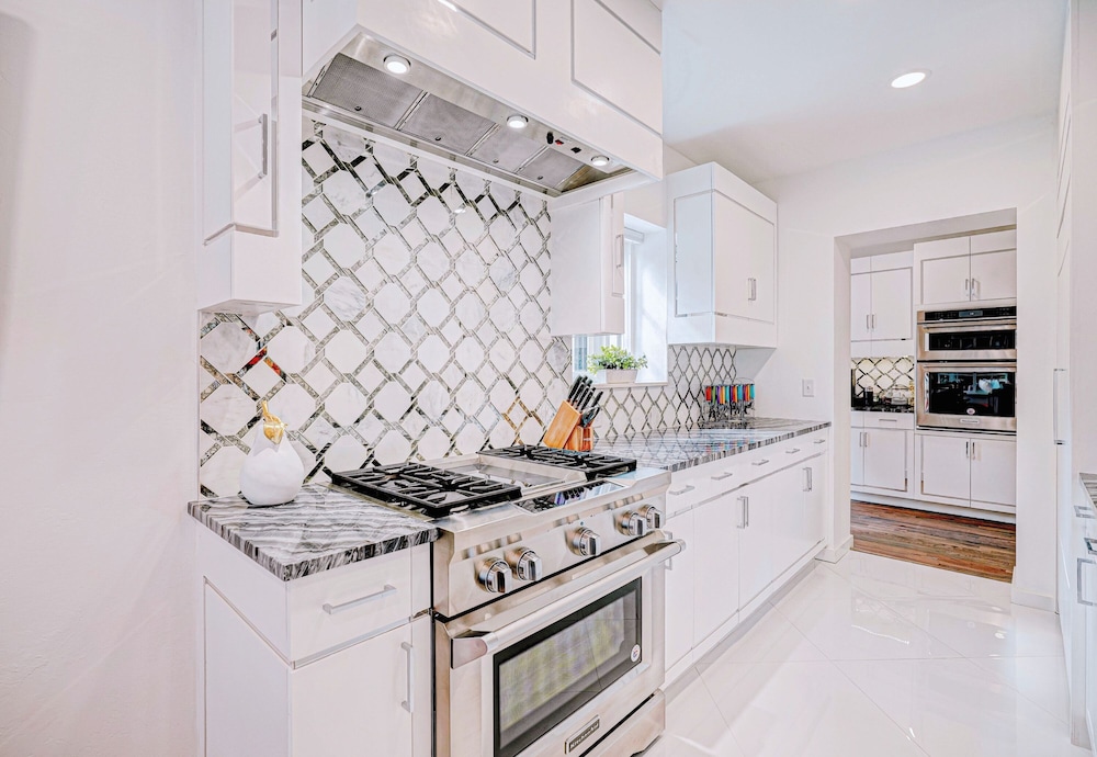 Luxury 5BR House Private Studio 5mins to OU Cha
