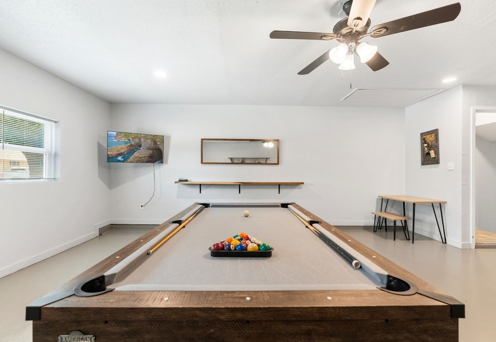 Spacious Retreat 8 Bedroom River
