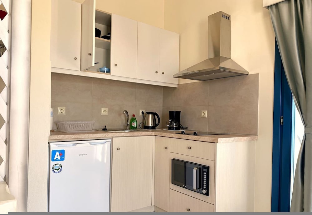 Michail Suites Afiartis Araki