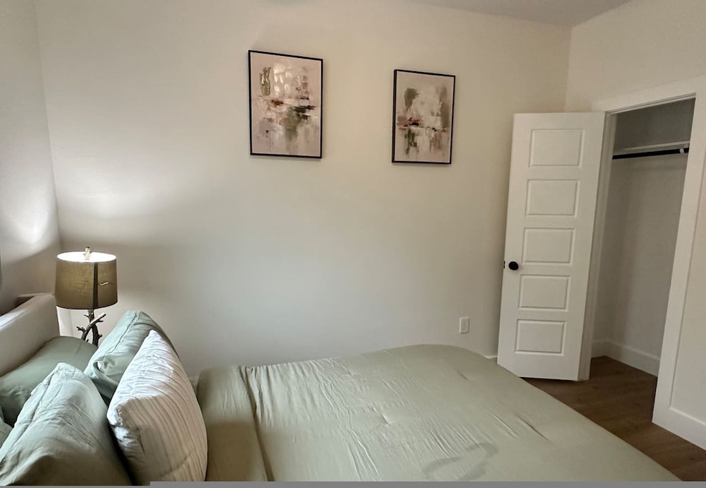 Quiet 3BR Home Fast Access to IAH Downtown