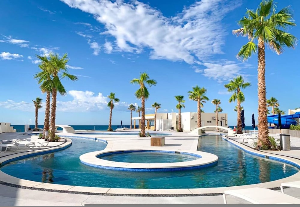 Beachy Condo - 2BR 2B