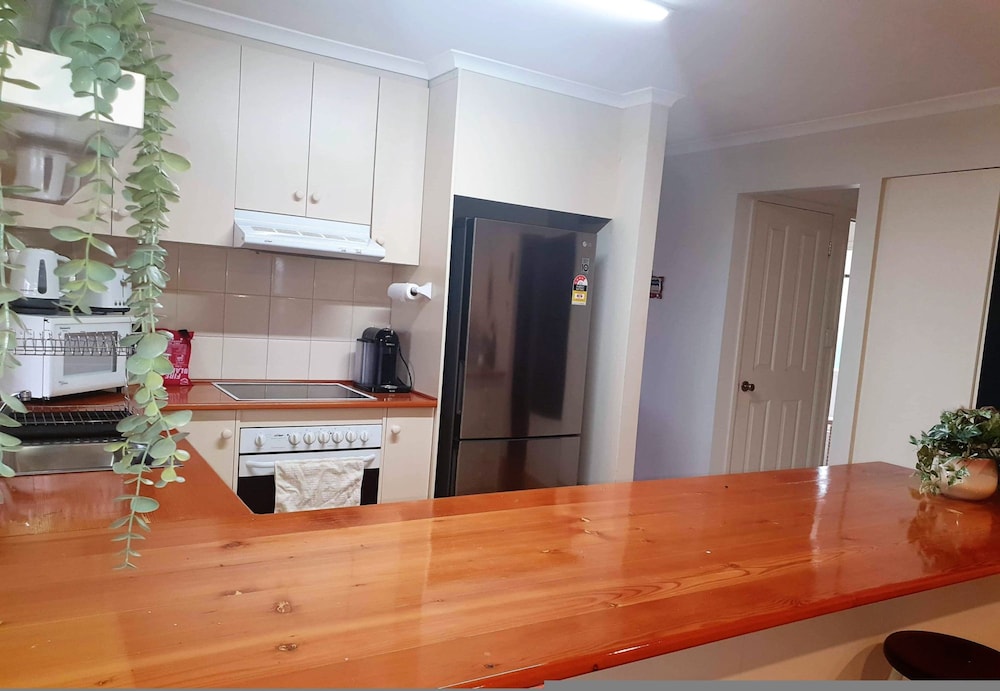 Milang Lakefront Retreat