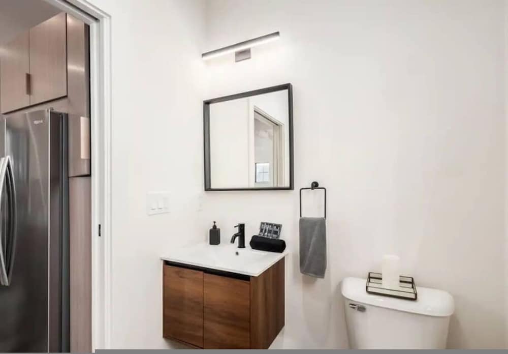 Work Of Art -3 Bedroom Elegant Townhome-columbus