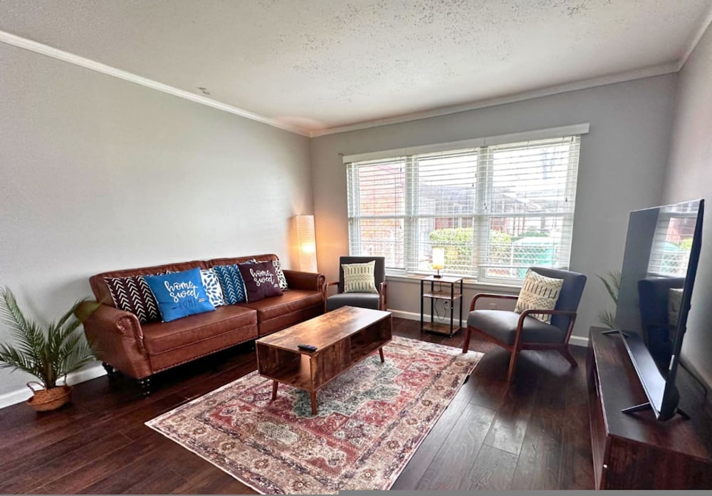 Cozy 3BR Retreat w Office