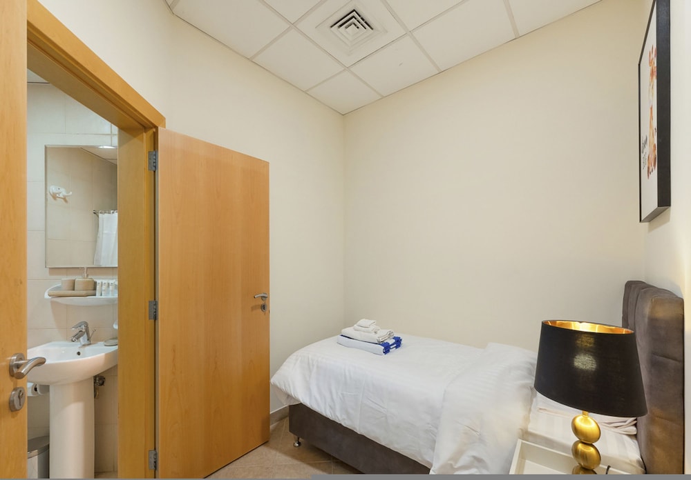 Short-stay at Al Haseer - 4 Beds Palm Holiday Apt