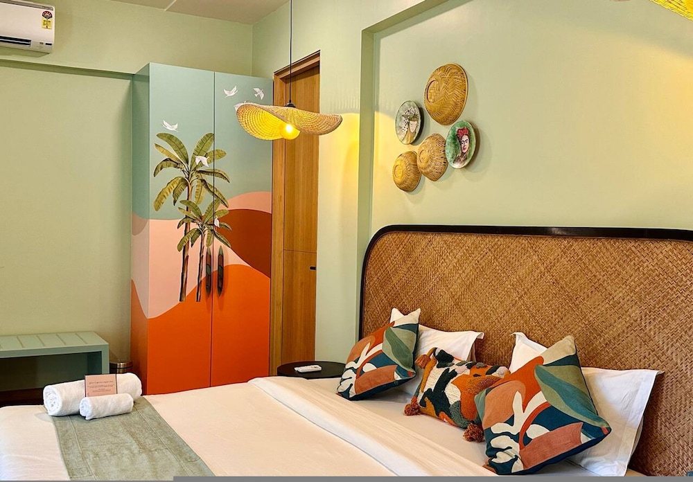 Luxe 3bhk Villa Kosha Pvt Pool - 2km to Beach