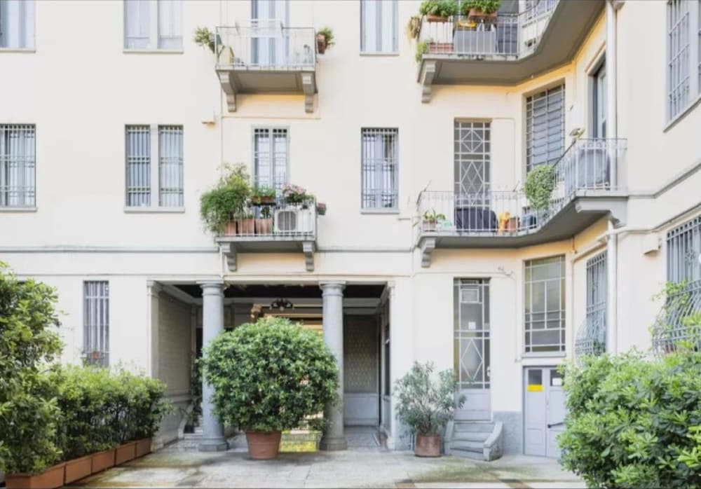 Acquileia - Stylish Loft Steps From Corso Magenta