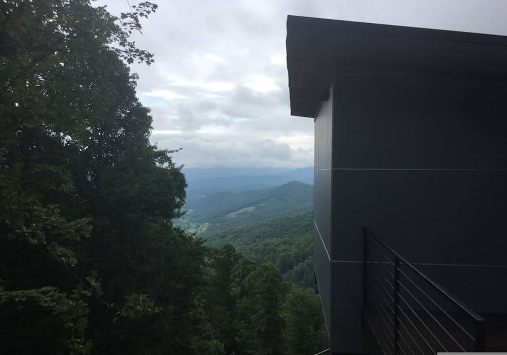 Sky-high Mountain Luxury w Jaw Dropping Views