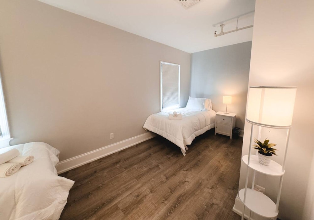 Water Access 5-bed 2-bath Retreat