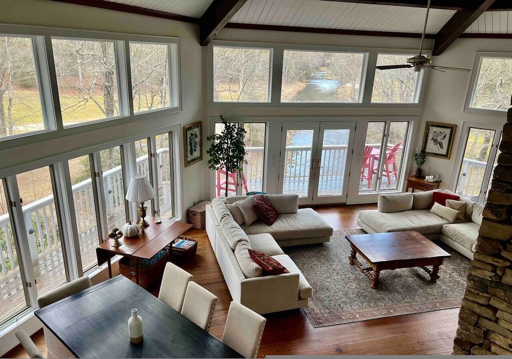 5 BR House- Mt Mitchell Golf Course on the River